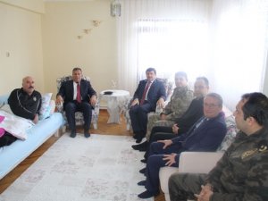 Vali Öz'den Gazi Aktaş'a ziyaret!