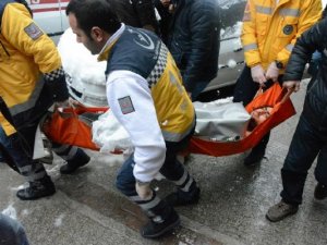 Önce annesini öldürdü sonra da...