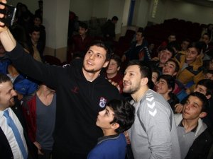 TS'li oyuncular Öğrencilerle buluştu!