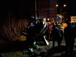 Ambulans şoförü kazada hayatını kaybetti