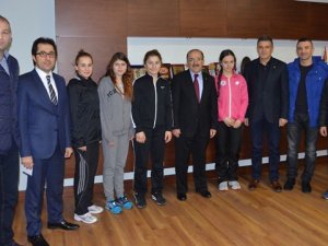 Trabzon'da şampiyon bayan boksörlere ödül!