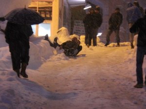 Trafiğe Kapanan Yol Eğlenceye Açıldı