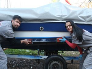 Kocasını yanına çırak aldı