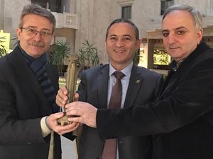 Sanatevi o heykelle onure etti