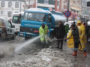 Başkan Genç kar ekiplerine teşekkür etti