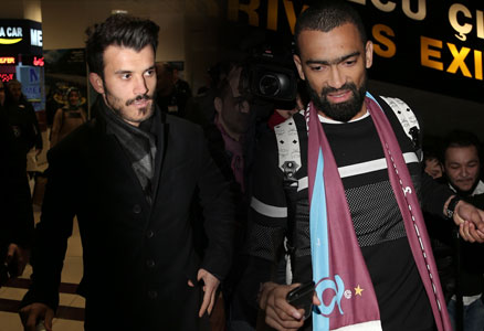 Bosingwa ve Güray imzaladı