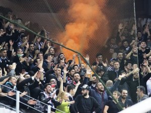 Maçta olaylar çıktı, taraftar salondan çıkarıldı