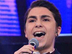 Aziz Kiraz "Bir Ben Bir Allah biliyor" performansı