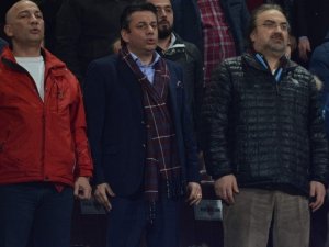 Trabzonspor tribününde tanıdık isimler