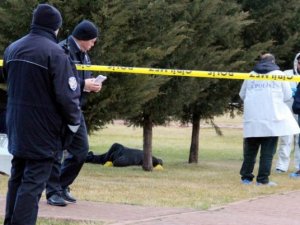 Çocuk parkında intihar etti