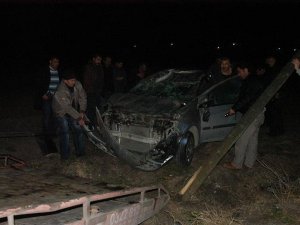 Polis aracı kaza yaptı: 2 yaralı