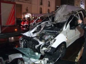 Otomobil TIR’ın altına girdi: 3 yaralı!