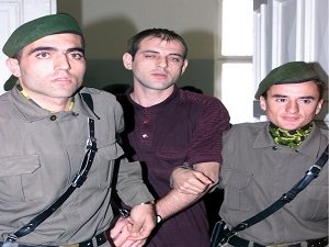 "Ben adam bıçakladım" diye aradı