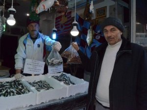 1 Kilo Fındık Getirene 1 Kilo Hamsi!