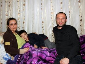 Böyle ’ADAM’lar da var... 6 yıldır yatalak eşine bakıyor