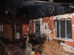 Ağzında sigarayla uyudu, 3 ev kül oldu! - Bolu haberleri