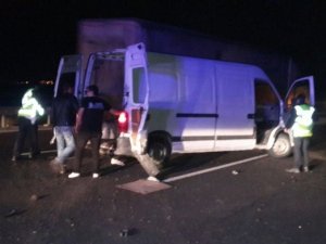 Sığınmacıları taşıyan araç kaza yaptı: 5 yaralı