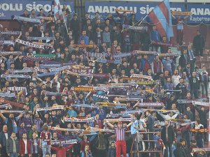 Taraftarlardan karşılıklı jest