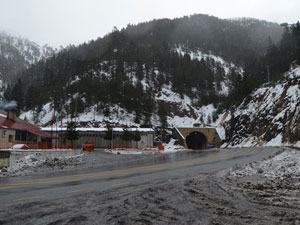 Trabzon Gümüşhane yolunda heyelan