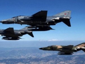 Sınırda 12 F-16’yla devriye uçuşu