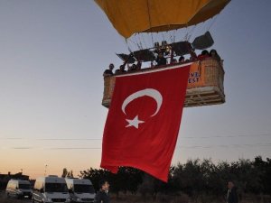 Bayrağımız Kapadokya semalarında dalgalandı