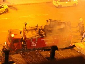 Park halindeki kamyonet yandı