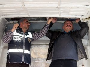 Polisi şaşırtan kaçak sigara zulası