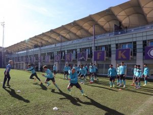 Akçay'ın takımı Trabzon'a hazırlanıyor