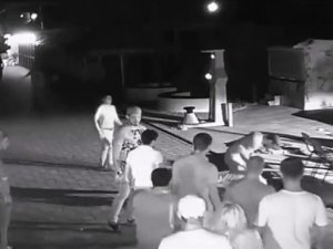 Attığı yumruğa bin pişman oldu