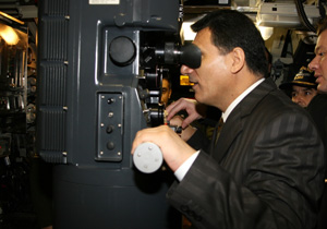 Vali Okutan'ın Denizaltı ziyareti