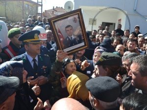 Sur şehidi son kez baba evinde