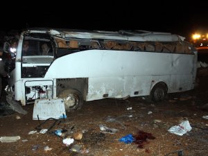 Hentbol takımı kaza geçirdi : 1 ölü, 12 yaralı