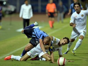 Adana Demirspor son anda puanı kurtardı