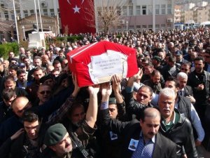 Nusaybin şehidini uğurladı