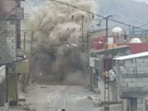 Barikata yerleştirilen bomba böyle patladı!