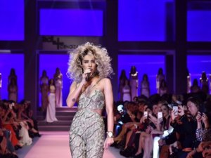 Sıla defilede boy gösterdi