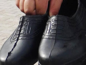 Kara lastik çiçek açtı