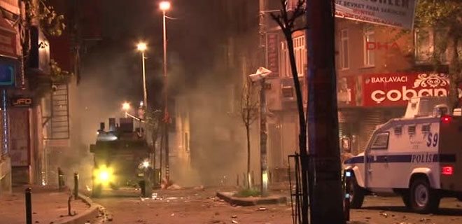 İstanbul'da polis aracına silahlı saldırı
