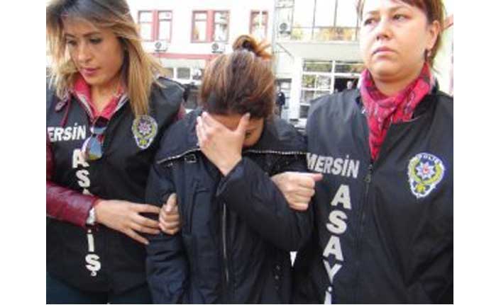 Anne ve babasını öldüren kız o anları anlattı