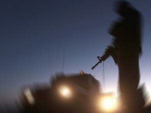 Nusaybin'de patlama ve silah sesi