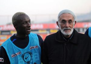 Yattara ve Song fanatiği dede