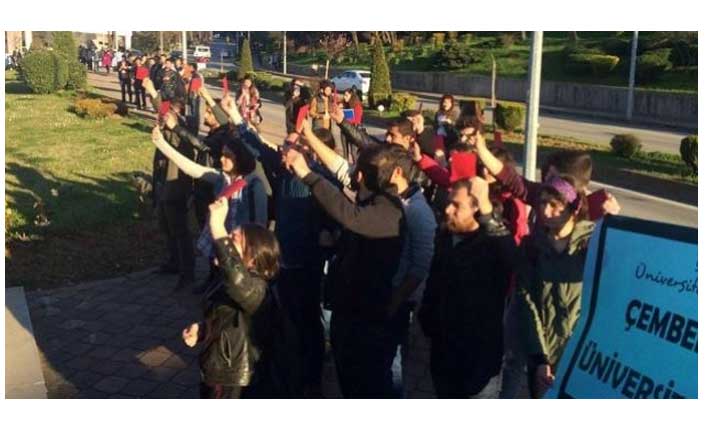 KTÜ'deki Başkanlık sistemi Paneline öğrencierden protesto