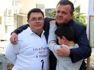 Trabzonlu baba çocuklarını haciz etti...