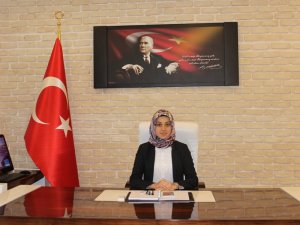 Başörtülü kaymakam göreve başladı