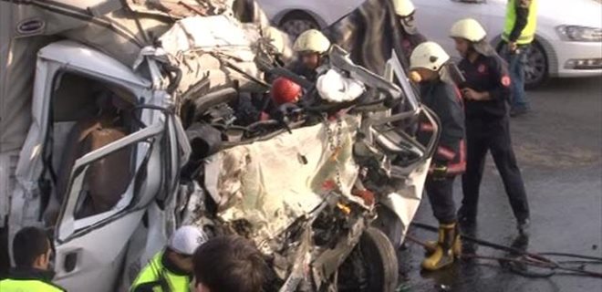 TEM'de feci kaza: 2 ölü