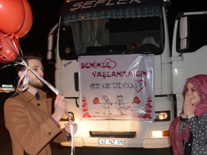 Tır'la evlenme teklifi etti.