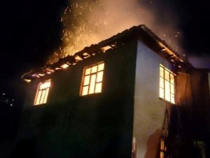 Ordu'da İki katlı ev kül oldu!