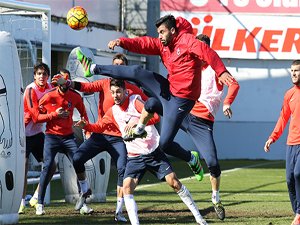 Trabzonspor evinde ayakta kaldı