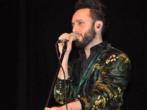 Saldırıya rağmen konseri iptal etmeyince...