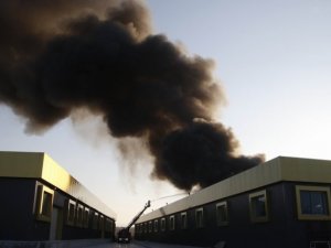 Boya fabrikasında korkutan yangın